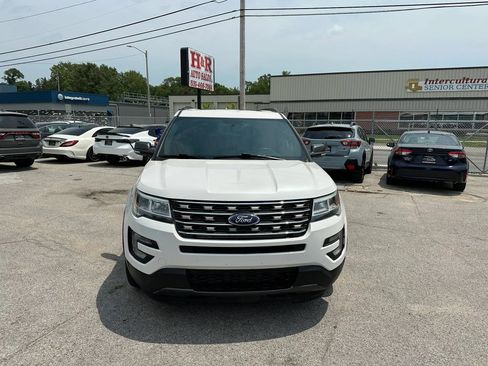 Used 2017 Ford Explorer XLT w/ Equipment Group 202A AWD/4WD image 8