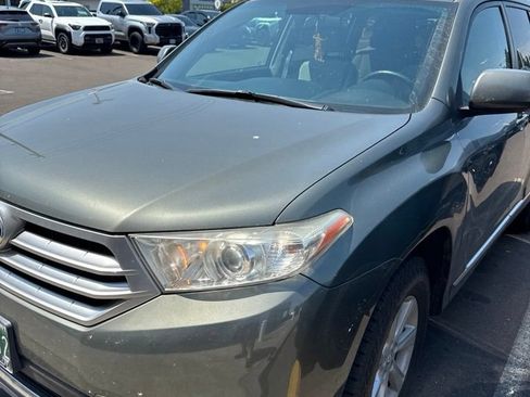 Used 2013 Toyota Highlander Plus AWD/4WD image 12