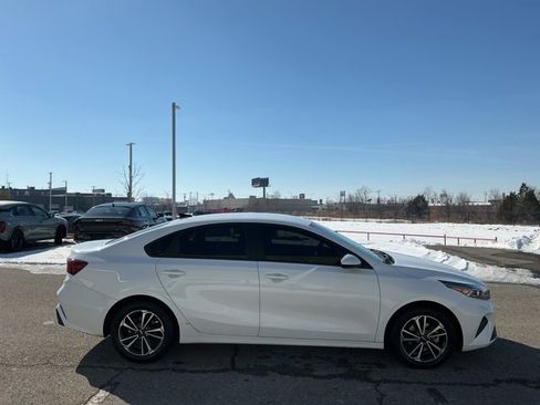 Used 2024 Kia Forte LXS image 4