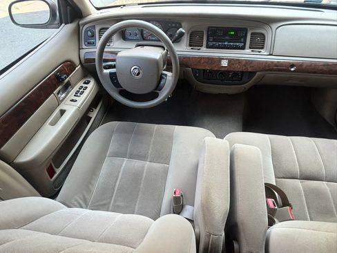 Used 2005 Mercury Grand Marquis GS RWD image 24