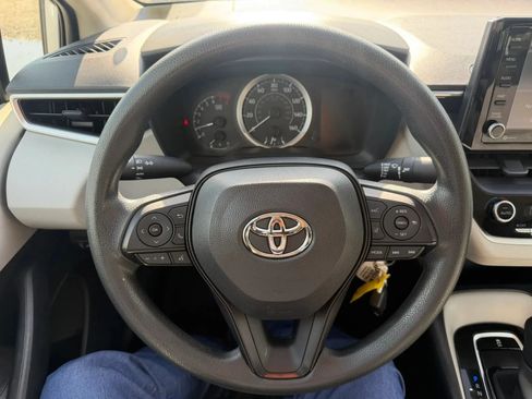 Used 2022 Toyota Corolla LE FWD image 12