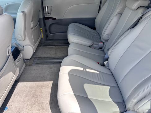 Used 2013 Toyota Sienna XLE FWD image 6