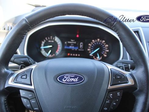 Used 2018 Ford Edge SEL image 24