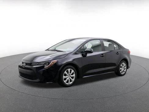 Used 2025 Toyota Corolla LE FWD image 3