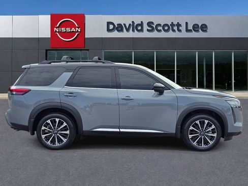 Used 2026 Nissan Pathfinder Platinum w/ Cargo Package FWD image 6