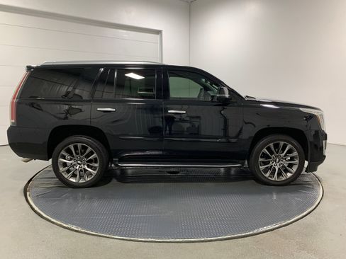Used 2020 Cadillac Escalade Luxury w/ Escalade Sport Edition image 44