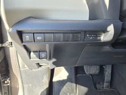 Used 2022 Toyota Sienna XLE image 19