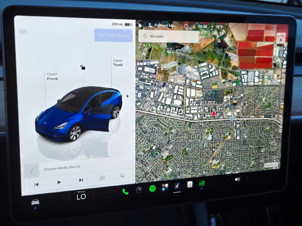 Used 2024 Tesla Model Y Long Range AWD/4WD image 18