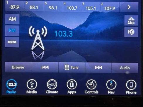 Used 2018 Chrysler Pacifica Limited w/ Tire & Wheel Group FWD image 28