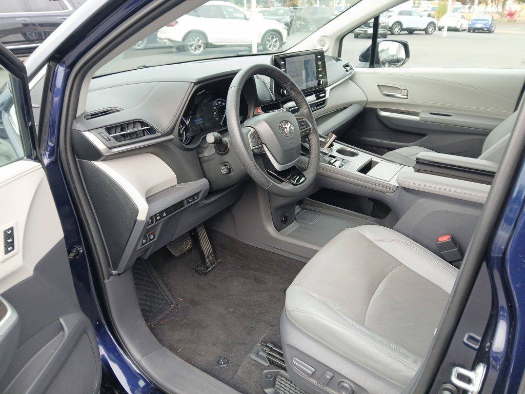 Used 2021 Toyota Sienna Limited AWD/4WD image 12