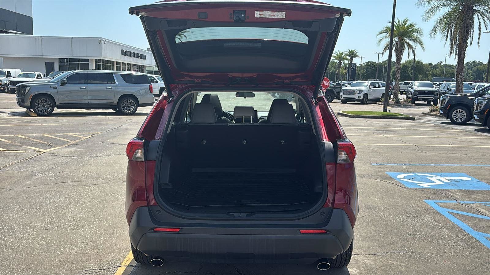 Used 2019 Toyota RAV4 XLE Premium FWD image 19