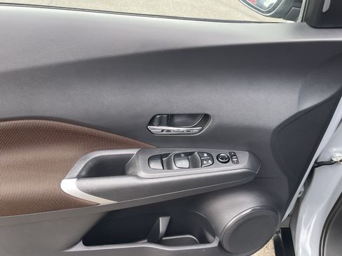 Used 2021 Nissan Kicks SR w/ Interior Electronics Package FWD image 17