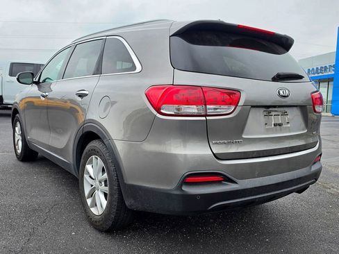 Used 2016 Kia Sorento AWD w/ LX Convenience Package image 4