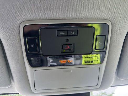 Used 2025 Toyota Grand Highlander FWD image 38