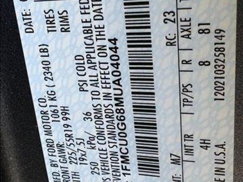 Used 2021 Ford Escape SE w/ SE Sport Appearance Package image 26