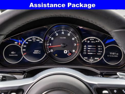 Used 2023 Porsche Cayenne Platinum Edition image 4