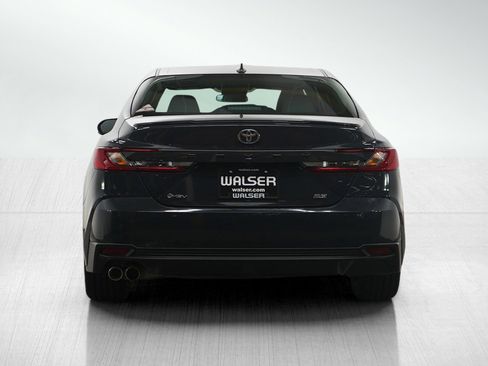 Used 2025 Toyota Camry SE image 4