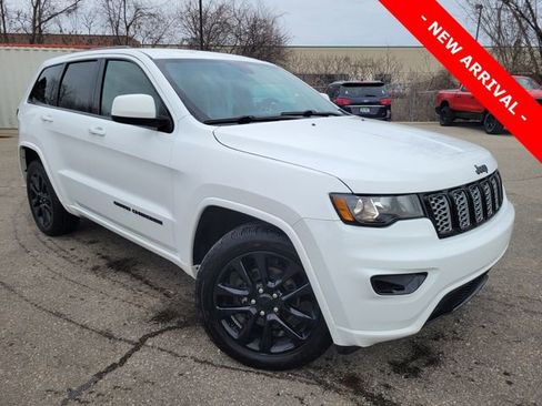 Used 2017 Jeep Grand Cherokee Altitude image 1