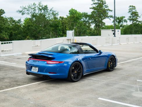Used 2015 Porsche 911 Targa 4S w/ Sport Chrono Package AWD/4WD image 22