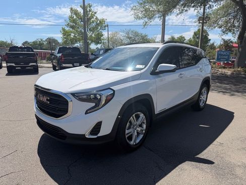 Used 2020 GMC Terrain SLE w/ Driver Convenience Package image 3