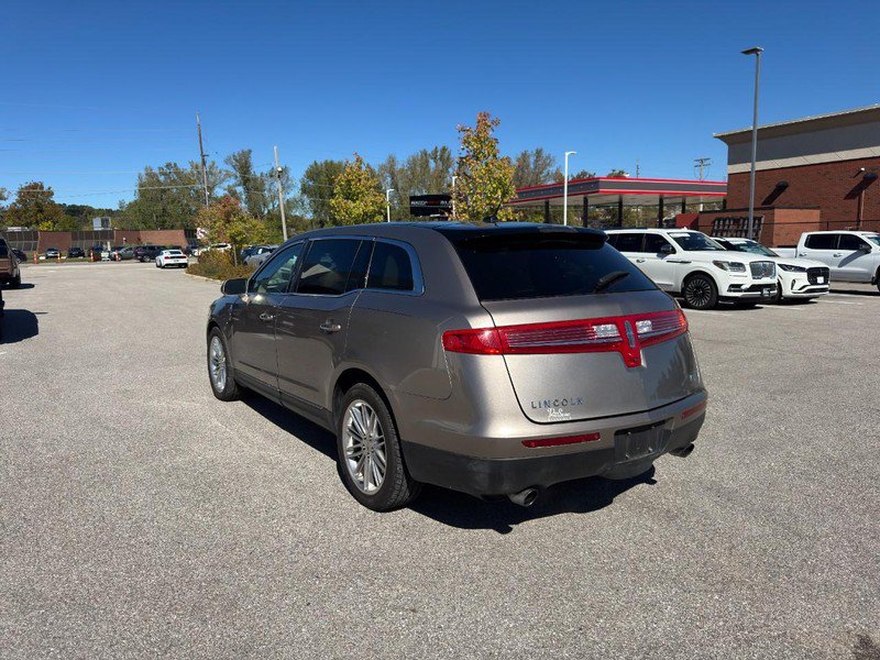 Used 2019 Lincoln MKT AWD image 7