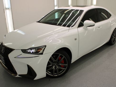 Used 2019 Lexus IS 350 F Sport image 2