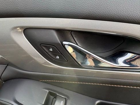 Used 2021 Chevrolet Traverse RS image 27