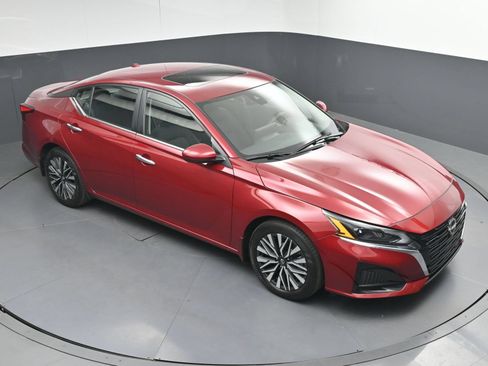 Certified 2024 Nissan Altima 2.5 SV w/ SV Premium Package FWD image 32