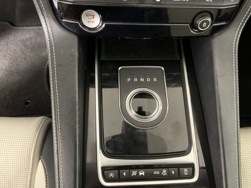Used 2017 Jaguar F-PACE R-Sport image 15