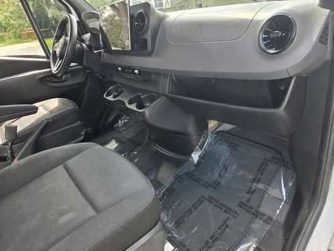 Used 2022 Mercedes-Benz Sprinter 2500 image 19
