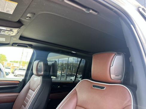 Used 2023 GMC Yukon XL Denali Ultimate AWD/4WD image 18