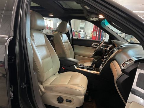 Used 2015 Ford Explorer XLT w/ Equipment Group 202A image 21