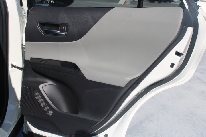 Certified 2021 Toyota Venza LE w/ Carpet Mat Package (TMS) AWD/4WD image 18