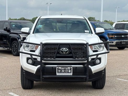 Used 2022 Toyota Tacoma SR5 w/ SR5 Appearance Package (SM) RWD image 3