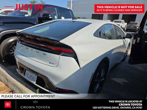 Used 2026 Toyota Prius XLE FWD image 3