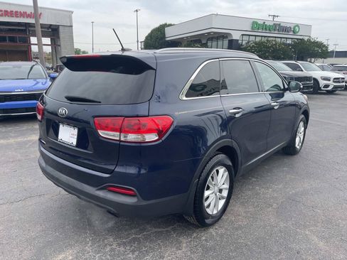 Used 2017 Kia Sorento FWD image 3