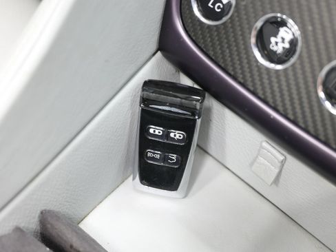 Used 2014 Aston Martin Vanquish Volante RWD image 5