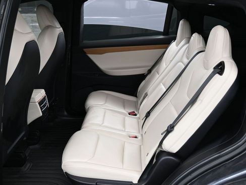 Used 2021 Tesla Model X Long Range image 38