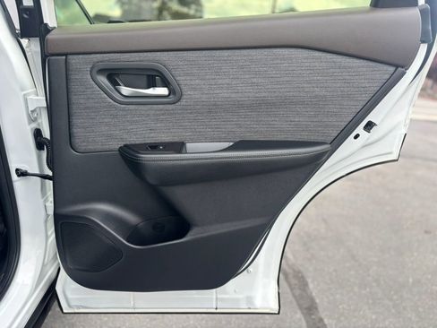 Used 2023 Nissan Rogue SV AWD/4WD image 18