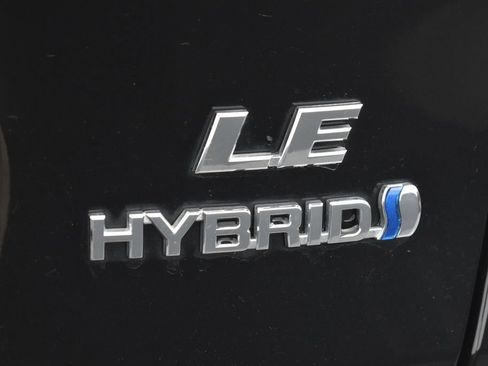 Used 2022 Toyota RAV4 LE AWD/4WD image 33