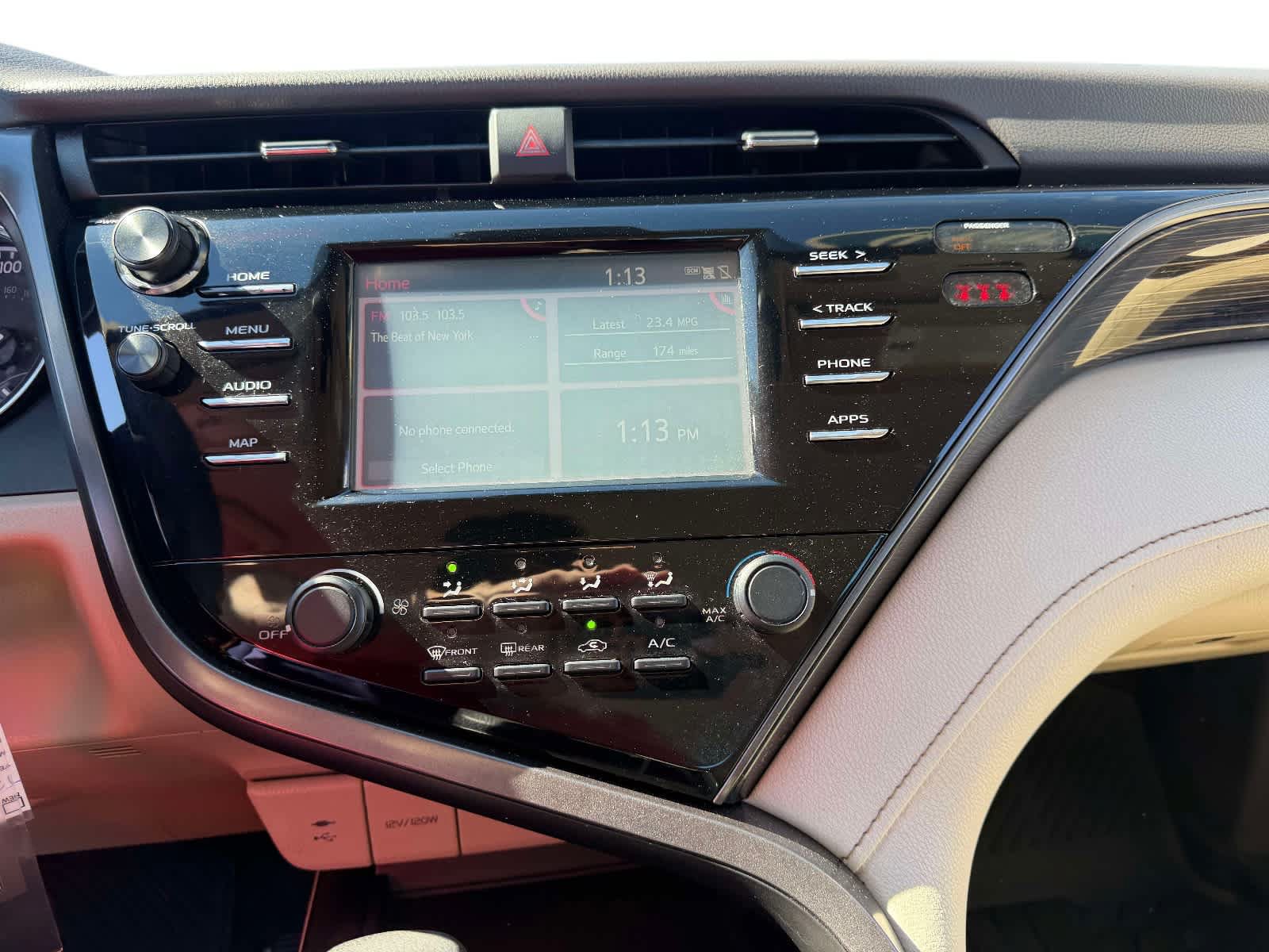 Used 2019 Toyota Camry LE FWD image 21