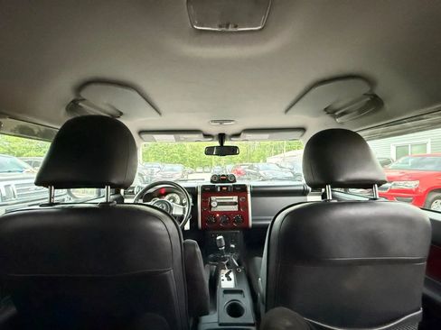 Used 2010 Toyota FJ Cruiser 4WD image 21