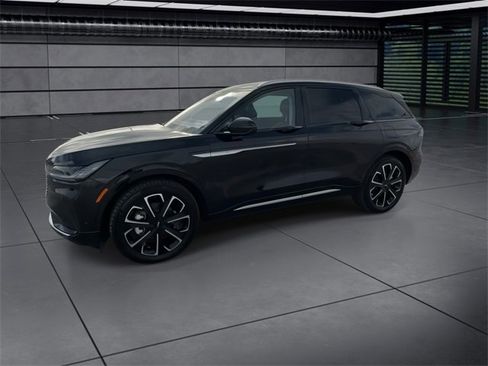 Used 2024 Lincoln Nautilus Reserve image 4