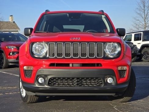Used 2023 Jeep Renegade Latitude w/ Premium Group image 3