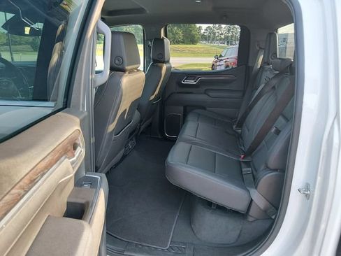 Used 2025 GMC Sierra 1500 SLT AWD/4WD image 13