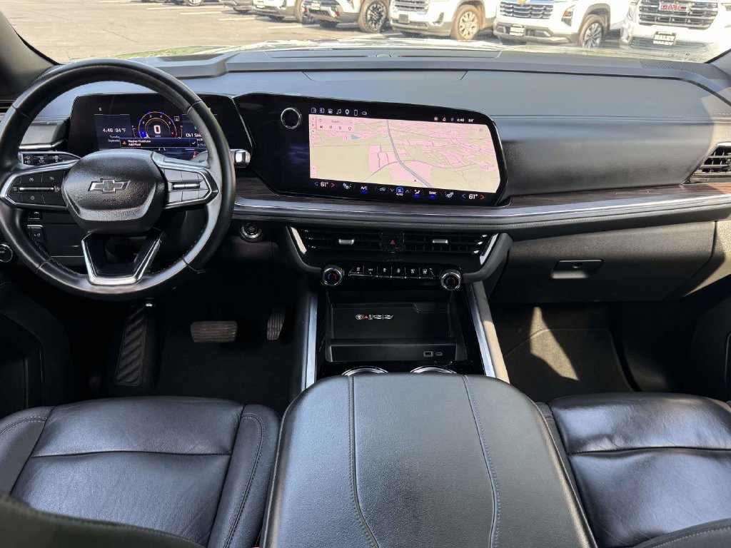 Used 2025 Chevrolet Suburban Z71 AWD/4WD image 3