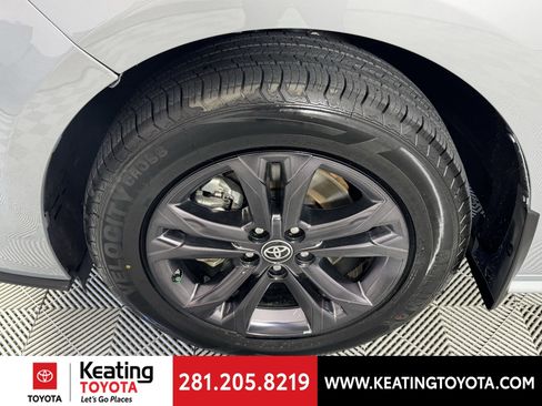 Certified 2024 Toyota Sienna XLE Woodland Edition image 32