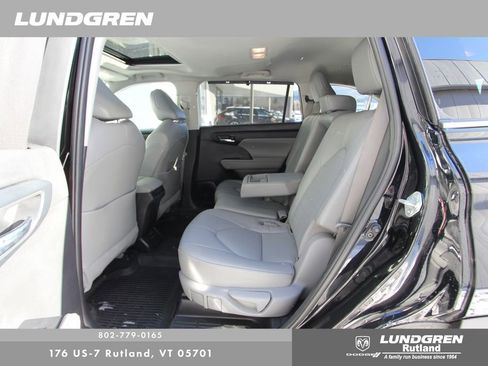 Used 2022 Toyota Highlander XLE image 33