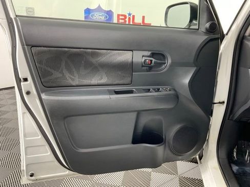 Used 2014 Scion xB image 12