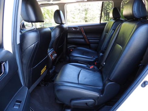 Used 2013 Toyota Highlander Limited FWD image 34